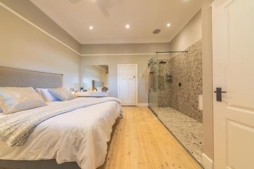 Simondium Casa | Room 3 - LEO Sky Guest House