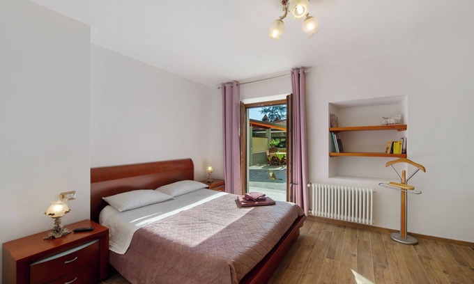 Donnas Cama Y Desayuno | Habitación 'Ambra' con vistas a la montaña y Wi-Fi