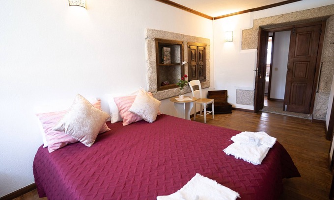Sortelha Apartamento | Habitación 'Beijo Eterno' con vistas a la montaña, Wi-Fi y aire acondicionado.