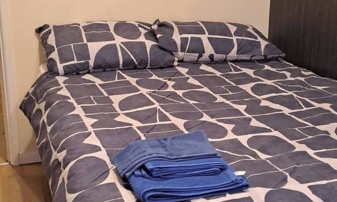 Thorpe Satchville Casa | Room-charming Leicester Guest Room With