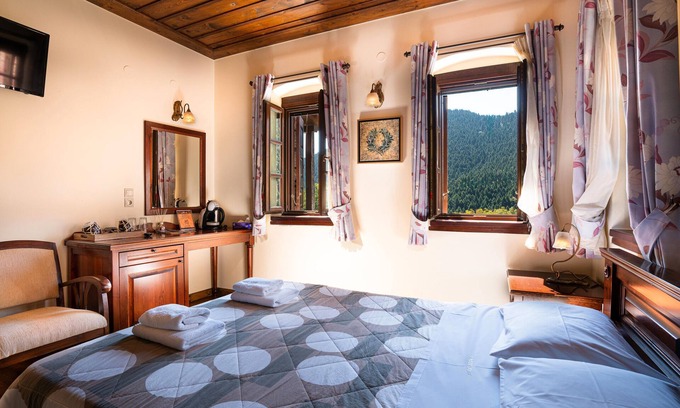 Potamia Apartamento | Habitación 'Doble -Morea' con vistas a la montaña, terraza privada y Wi-Fi