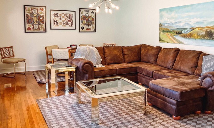 Bristol Casa | Room for 8+ Walking Distance to Casino!