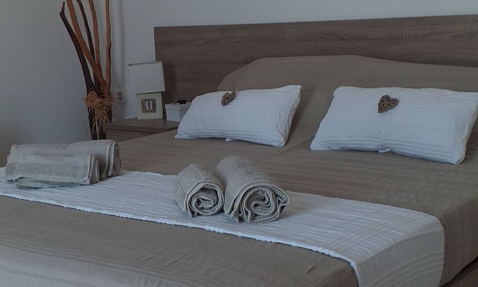 Kos Town Cama Y Desayuno | Se alquila habitación con vistas a la piscina con vistas al mar, con vistas al mar.