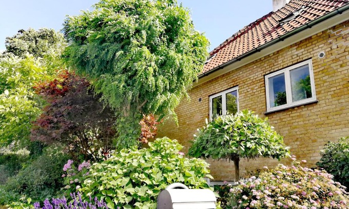 Gentofte Casa | Room in a Danish cottage with garden view, 10 min to CPH
