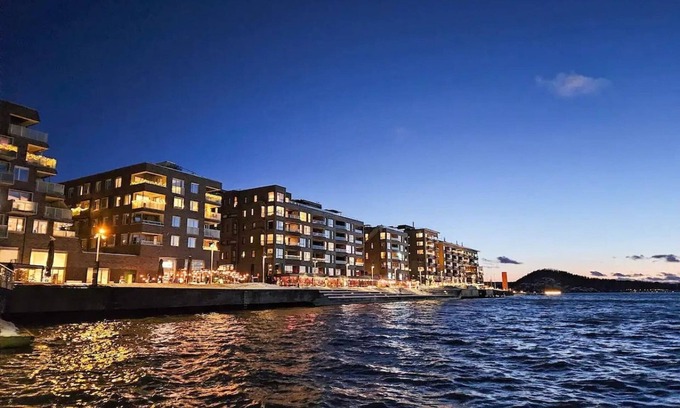 Gamle Oslo Casa | Room in Apartment - Waterfront Central Hotel Vibe Room King Size Bed