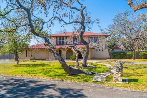 Leon Valley Casa | Room in Shared Mansion home Near Methodist Hospital