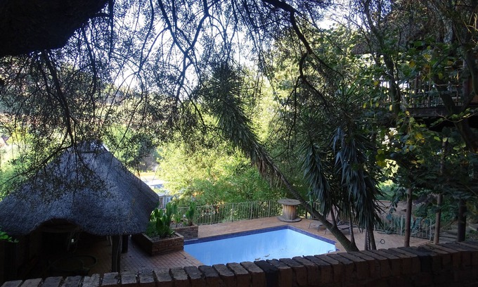 Greater Johannesburg Metropolitan Area Casa | Room in Guest Room - Indulgent Escape, Jet Bath, Stunning Views & Boma Firepit -retreat From the City