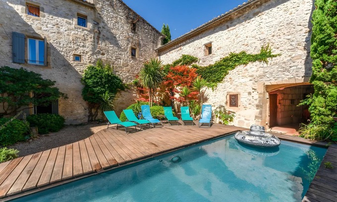 Collias Apartamento | Chambre La Fayette con piscina compartida, wifi y aire acondicionado