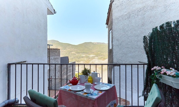 Hornos Apartamento | Habitación 'La Huerta' con vistas a la montaña y terraza privada