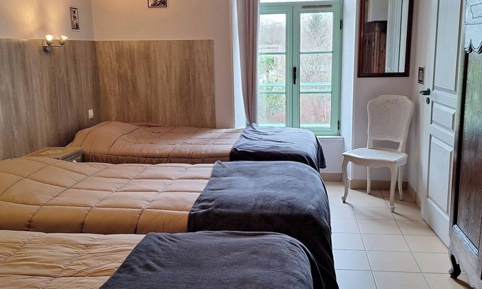 Fye Apartamento | Habitación 'Le Meslay N°6 - Chambre 3 Pers' con terraza compartida, jardín compartido y Wi-Fi