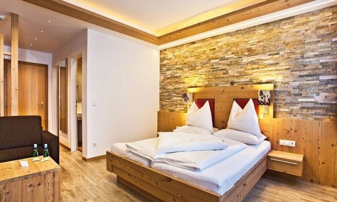 Filzmoos Apartamento | Room "Mitterspitz without balcony", 1-3 nights - Landhotel Alpenhof