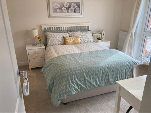 Swindon Casa | Room near M4, Great Western Hospital