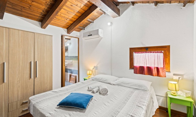 Massama Apartamento | Room 'Nord' with Shared Terrace, Wi-Fi and Air Conditioning