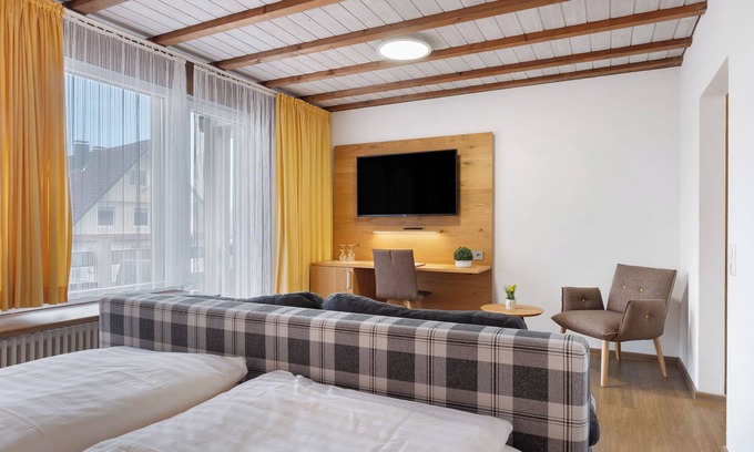 Uehlingen-Birkendorf Apartamento | Habitación "Nº 3" con balcón y Wi-Fi