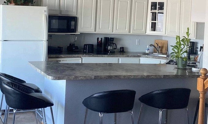 Peoria Heights Casa | Room on the Lake