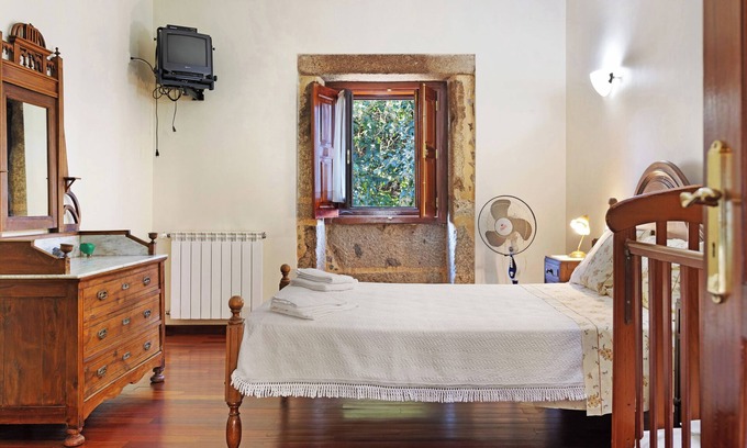 Amares Apartamento | Habitación 'Quarto 3 - Quinta Da Ataíde' con vistas a la montaña, piscina compartida y Wi-Fi