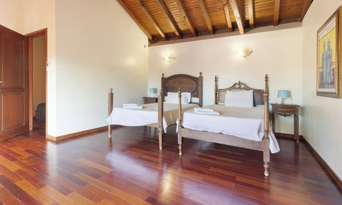 Amares Apartamento | Habitación 'Quarto 8 - Quinta Da Ataíde' con vistas a la montaña, Wi-Fi y aire acondicionado.