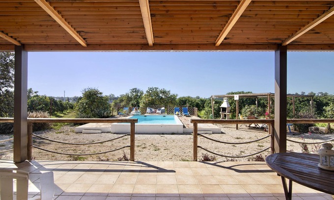 Portimao Cama Y Desayuno | Room 'Quarto Lírio Das Areias' with Shared Pool, Wi-Fi and Air Conditioning