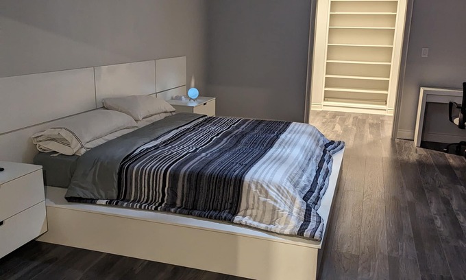 Grimsby Casa | Room Rental in Large Grimsby Home by the Lake