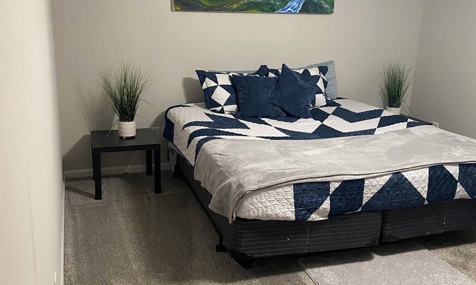 Spring Lake Casa | Room rental-King Size Bed with AC and WiFi in phenomenal Spring Lake