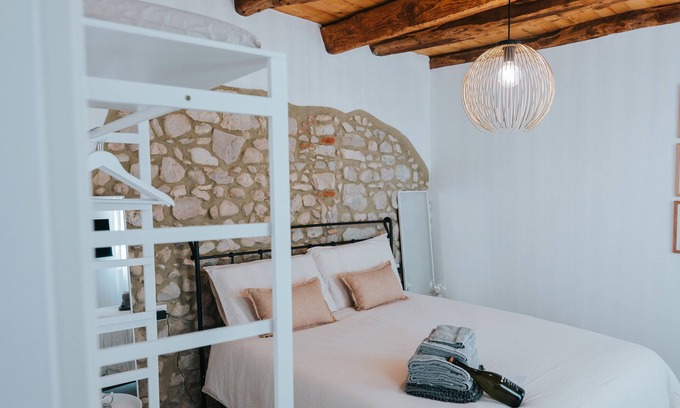 Cison di Valmarino Apartamento | Room 'Rustic Charm' with Wi-Fi