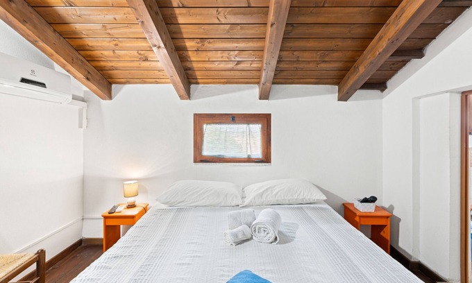 Massama Apartamento | Room 'Sud' with Shared Terrace, Wi-Fi and Air Conditioning