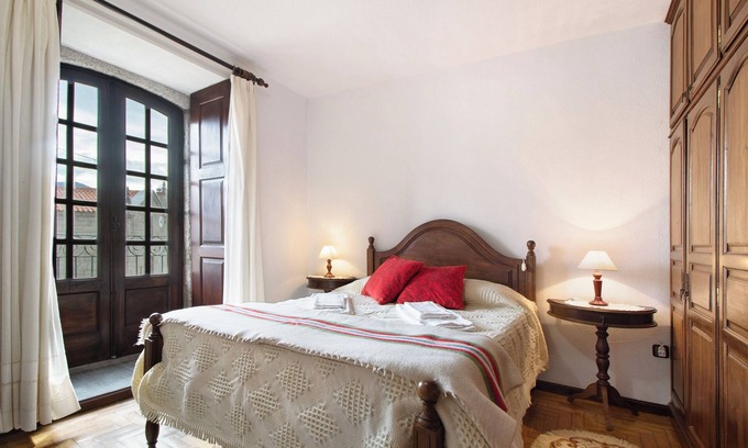 Soajo Apartamento | Habitación 'Suite 2 - Casa Do Adro' con vistas a la montaña, Wi-Fi y aire acondicionado.