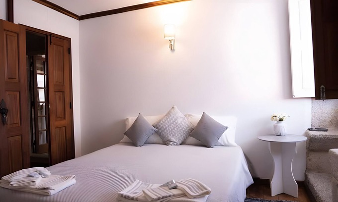 Sortelha Apartamento | Habitación 'Vento Que Sôa' con vistas a la montaña, Wi-Fi y aire acondicionado.