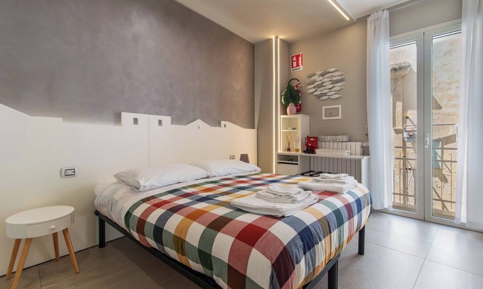 Mola di Bari Apartamento | Habitación 'Vista Mare - Cavalluccio Marino' con terraza compartida, Wi-Fi y aire acondicionado.