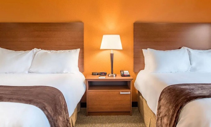 Kalispell Hotel | Room with Full Kitchen and Pet Amenities – Explore Kalispell