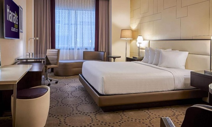 Atlantic City Hotel | Room with One Bed at a 4⭐️ Hotel