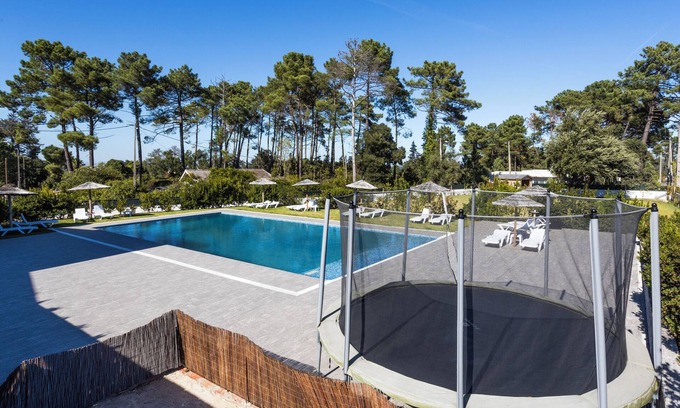 Quintola da Maca Apartamento | Room with private bathroom and balcony at Casa das Vinhas in Sesimbra