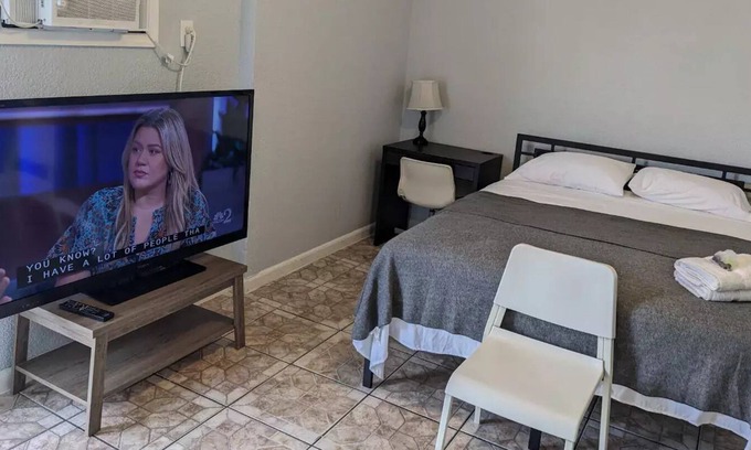 Azalea Park Apartamento | Room with Private Bath - Private Entry