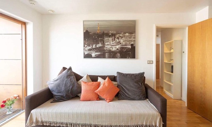 Shadwell Casa | Room with private bathroom in a modern two bedroom two bathroom flat