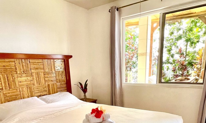 Isla Solarte Apartamento | Room with Queen bed and sea view