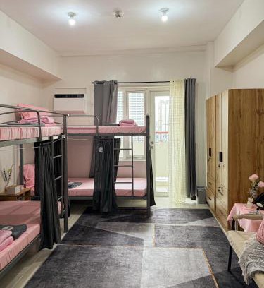Highway Hills Apartamento | Roomies Spacious Fully Furnished Condo with Balcony and Netflix for 4pax