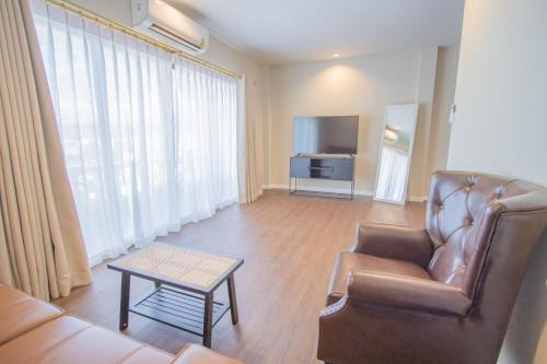 Nanai Road Hotel | RoomQuest The Peak Patong Hill