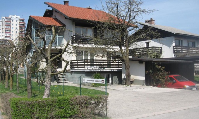 Skofja Loka Casa | Rooms and Apartment Na poljani
