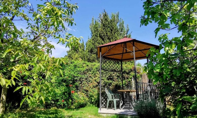 Fitero Apartamento | Rooms in a cozy house with garden over 200 years old.