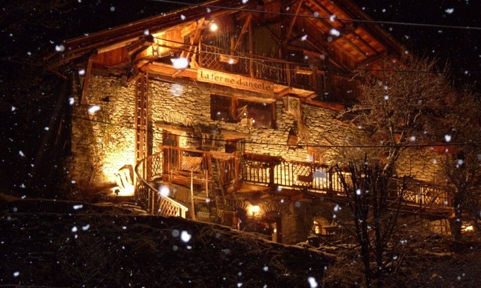 Seez Cama Y Desayuno | Espléndido chalet de montaña con una decoración refinada, muy acogedor.