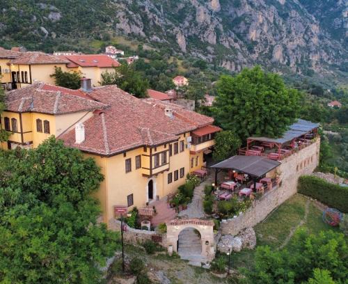 Kruje Cama Y Desayuno | Rooms Merlika -Inside the Castle-