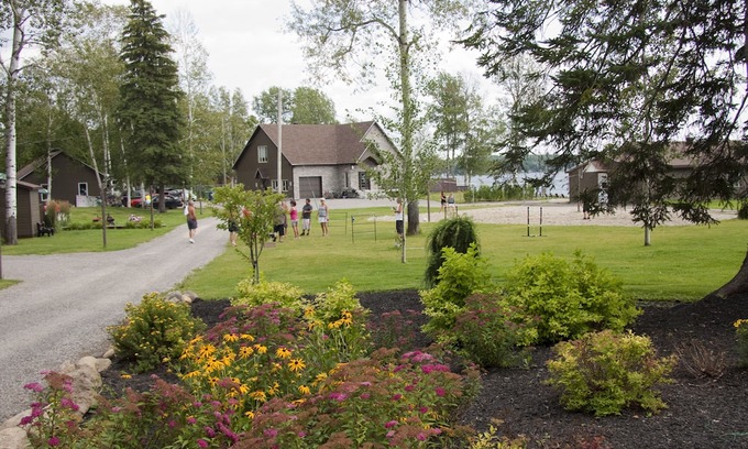 Larouche Casa | Rooms Nature on the Lakefront Kénogami