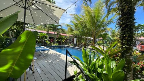 Uvita Apartamento | Rooms & Pool Macaws