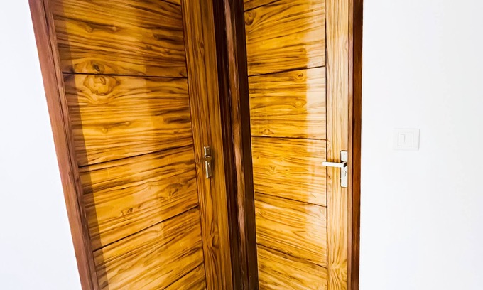 Vasant Kunj Hotel | Roomshala 160 Hotel Red