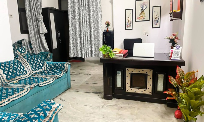 Malviya Nagar Hotel | Roomshala 170 Hotel Aura