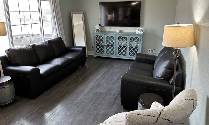 Waldron Casa | Roomy 3 BR - Sleep 6 - Dog Friendly - Near Legends - Game Room - Quiet Area
