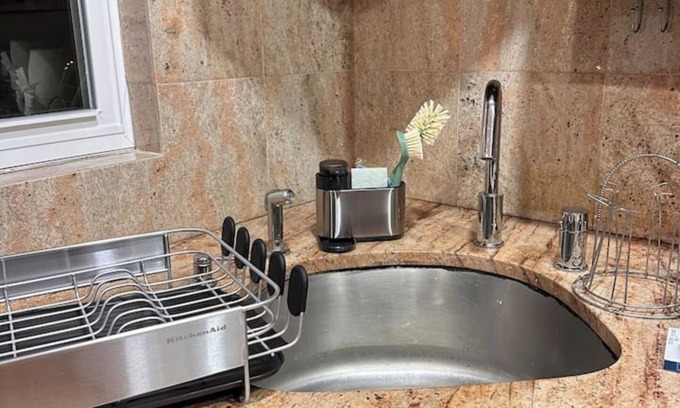 North Valley Stream Casa | Roomy 4BR 8 min to JFK