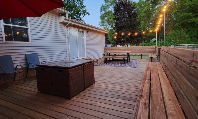 Town of Pines Casa | Roomy and Cozy 3bd 2ba just mins from Indiana Dunes