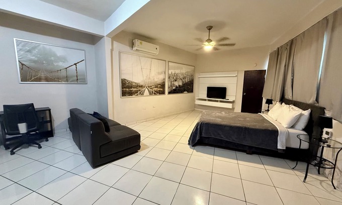 Eleanor Roosevelt Apartamento | Nuevo listado, mejor valor, nuevos muebles y electrodomésticos con artes introductorias