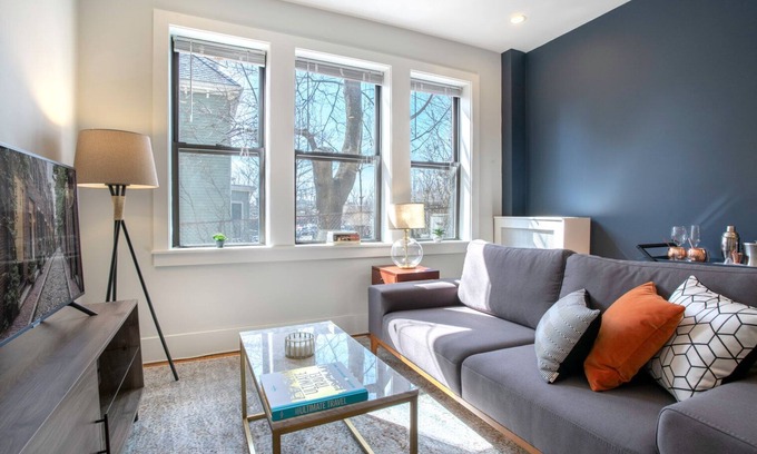 Brighton Apartamento | Roomy Brighton 2BR near St. Elizabeth's Hospital, by Blueground